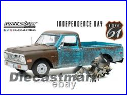 Highway 61 118 Independence Day 1971 Chevy C10 Weathered Blue & Alien Figure