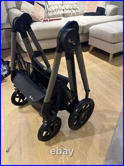 Silver cross reef pram